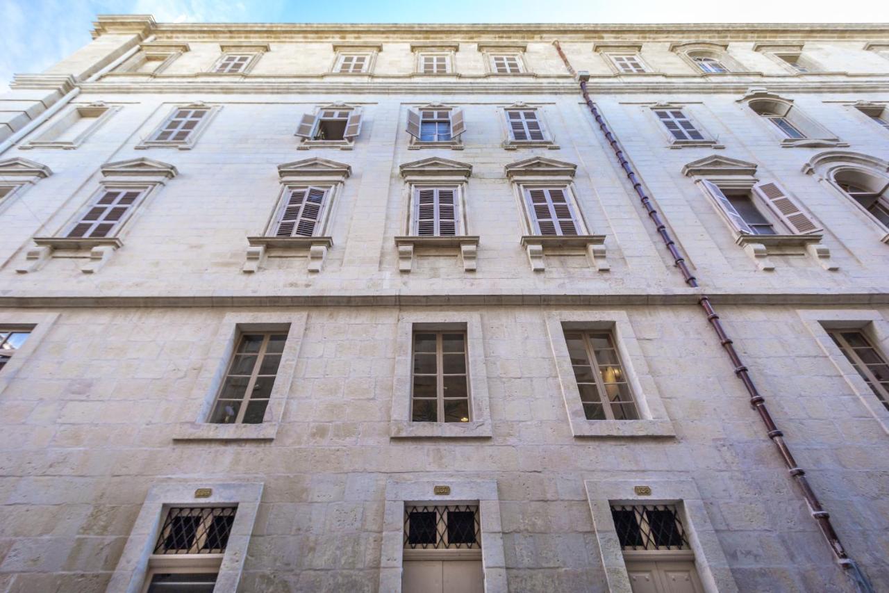 Stylish & Traditional 1 Bedroom Ddem1-1 Apartment