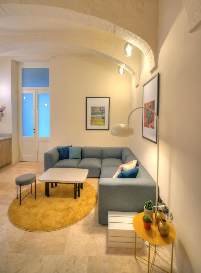 Stylish & Traditional 1 Bedroom Ddem1-1 Apartment